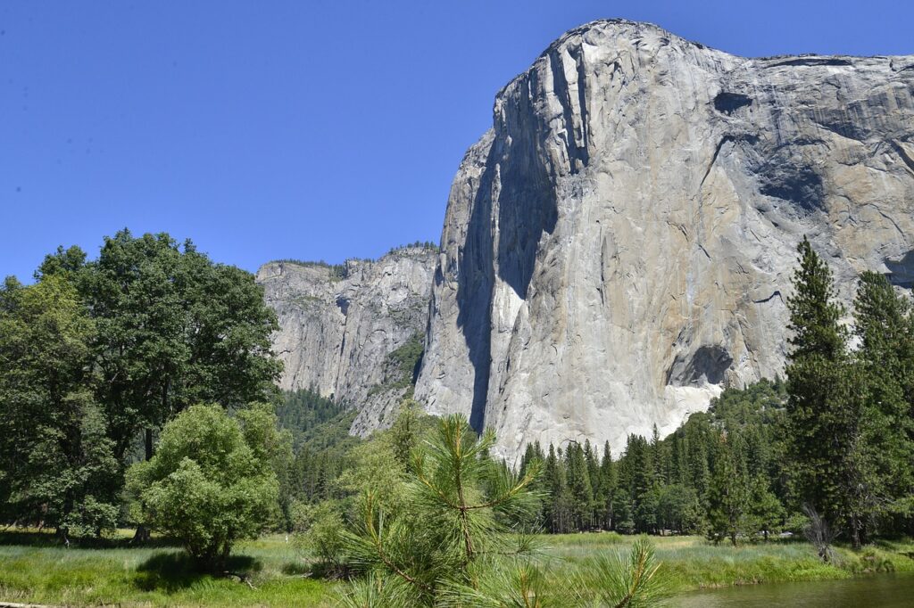 Yosemite California Mountain  - TipKilby / Pixabay